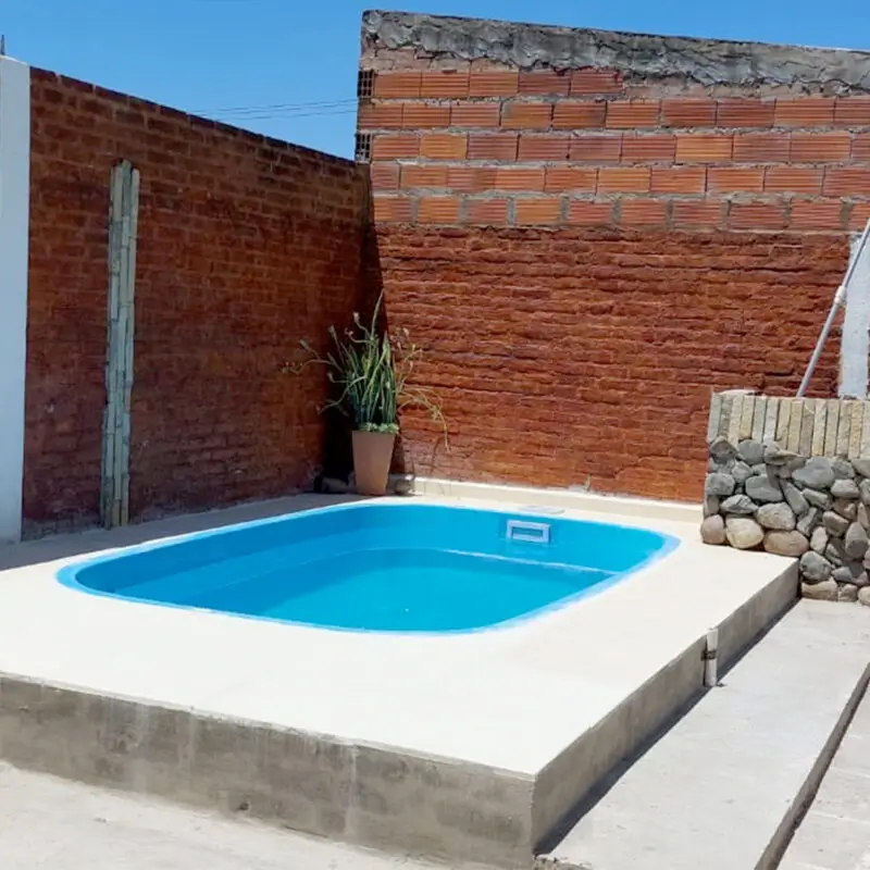 Pileta de fibra de vidrio Marea instalada por Los Aromos